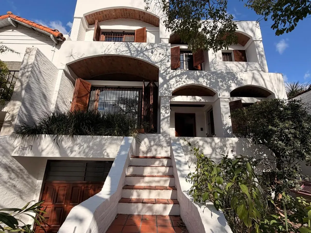 Olivos house with pool