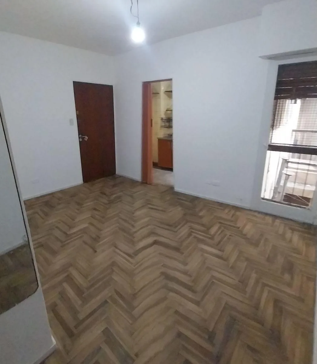 2 ambientes con balcón