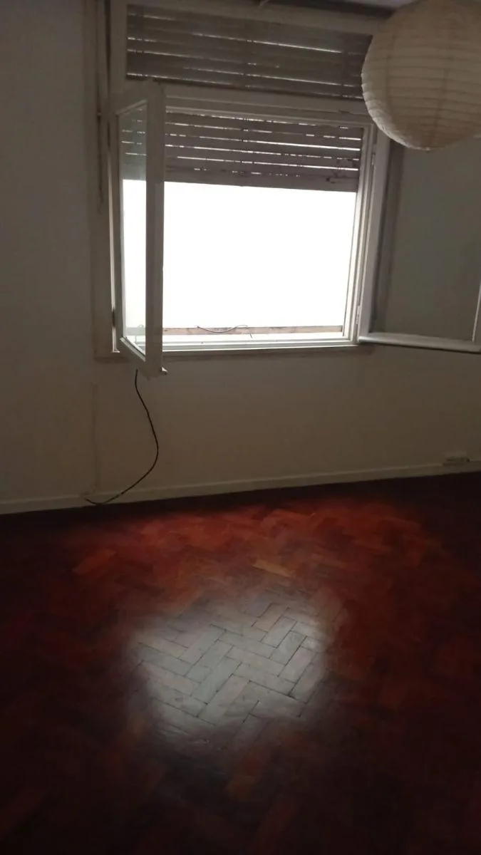 2 ambientes con balcón y patio