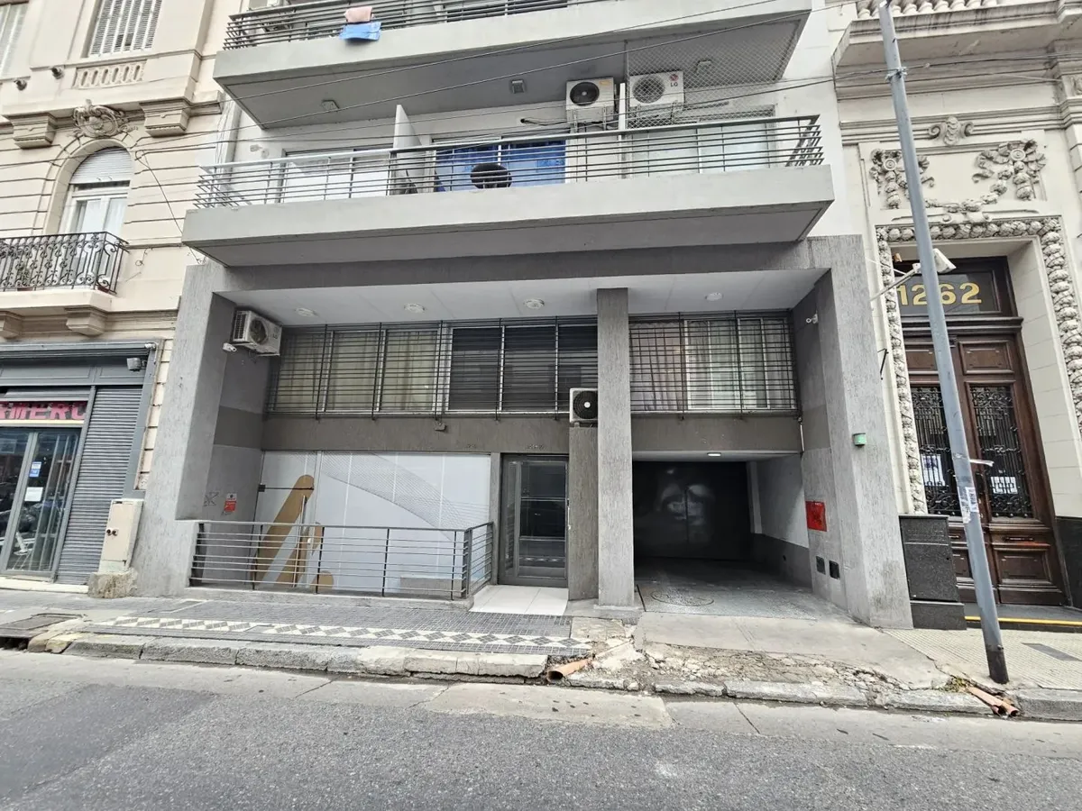 Monoambiente amoblado con balcón