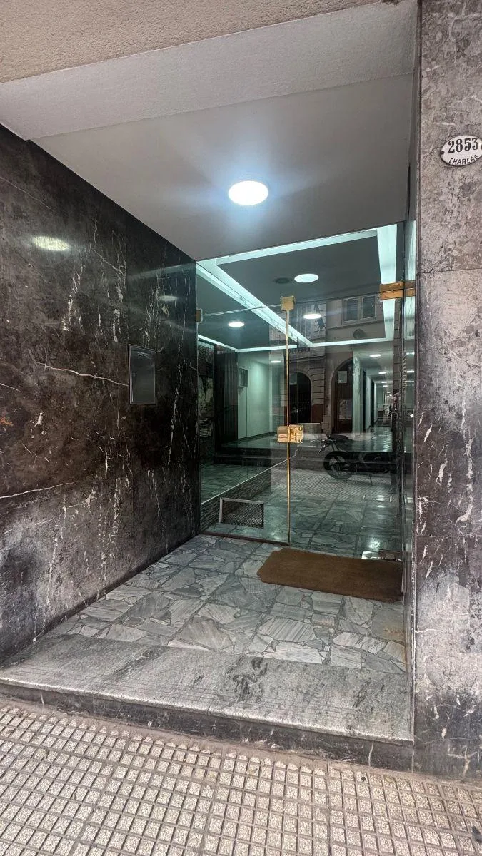 Monoambiente al frente con balcón