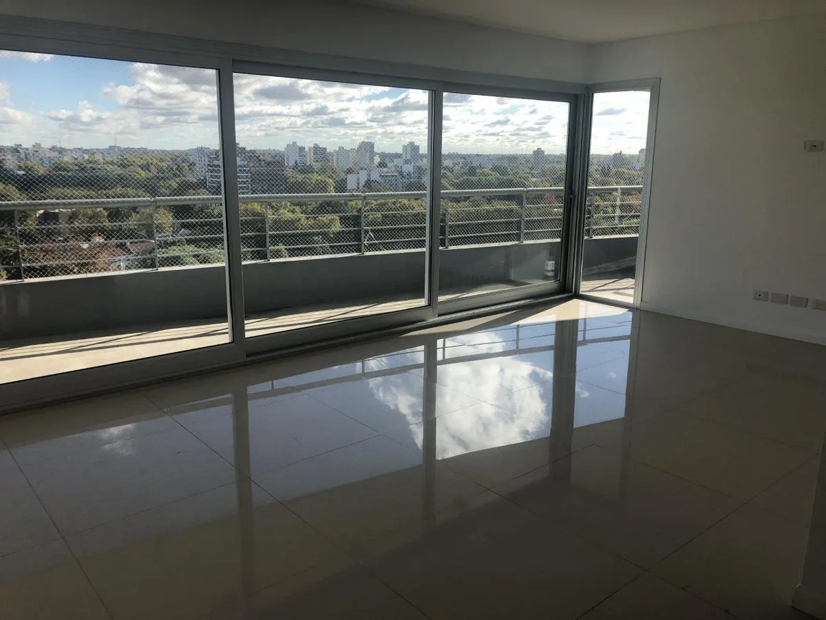Semipiso con balcón y parrilla