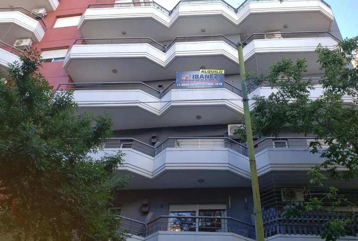 Monoambiente con balcón