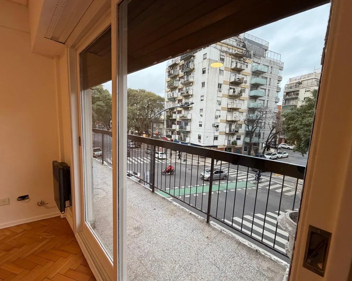 Departamento con balcón al frente