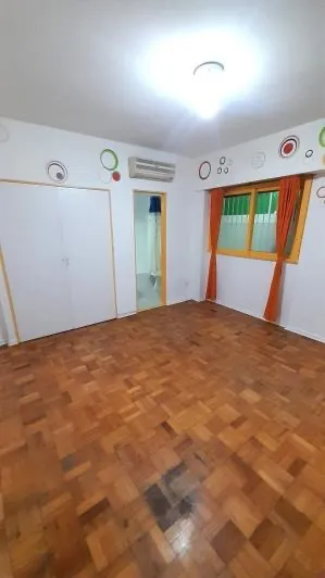 Monoambiente con patio techado