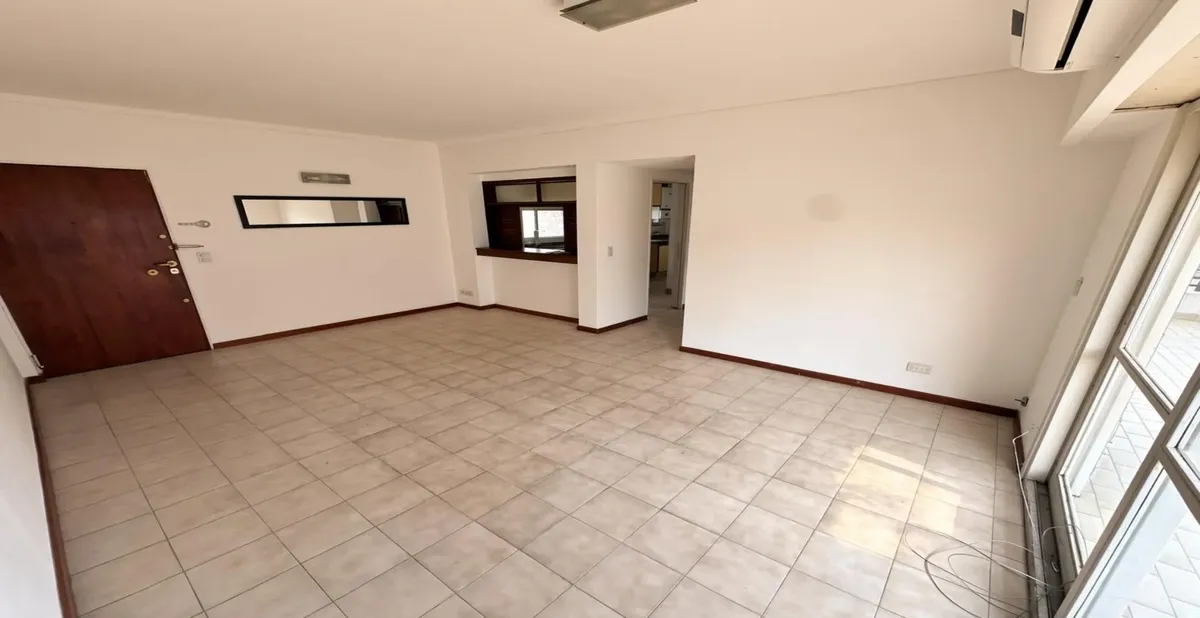 Departamento con balcón aterrazado