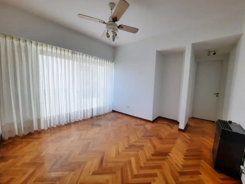 2 ambientes con balcón francés
