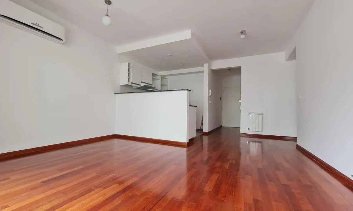 2 ambientes con cochera y balcón