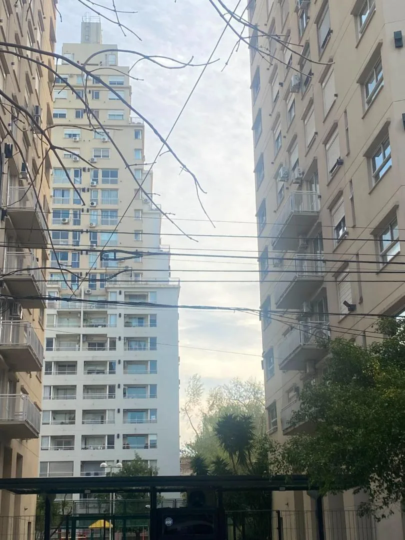 Piso alto con vista abierta y cochera