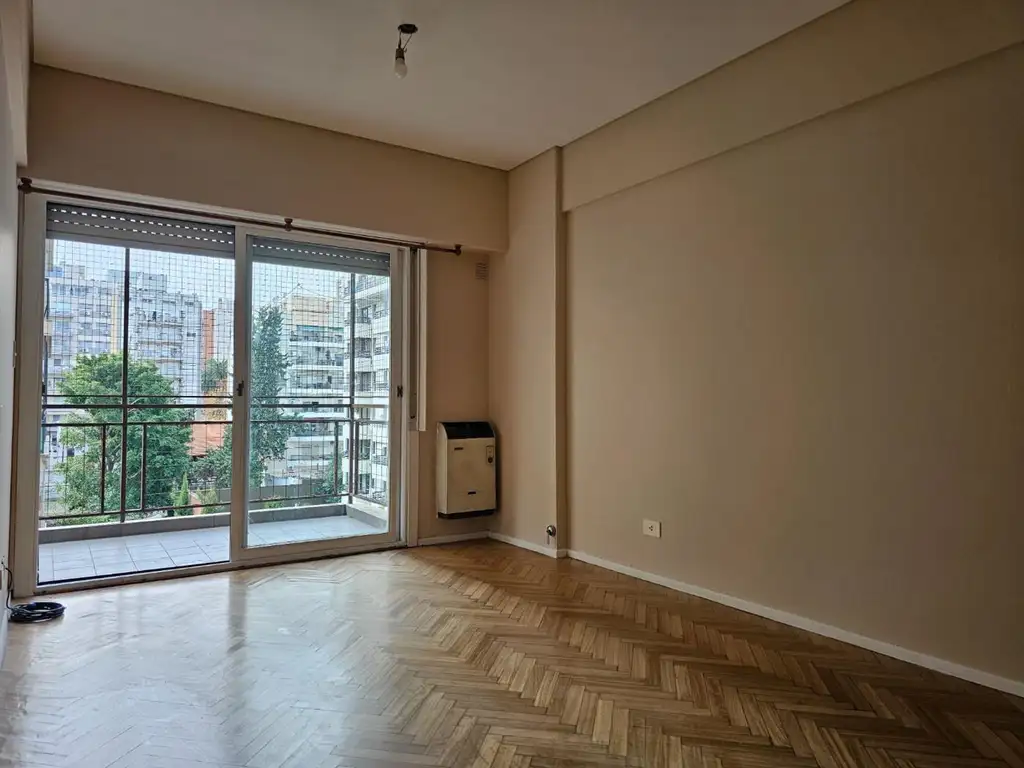 2 ambientes con balcón corrido