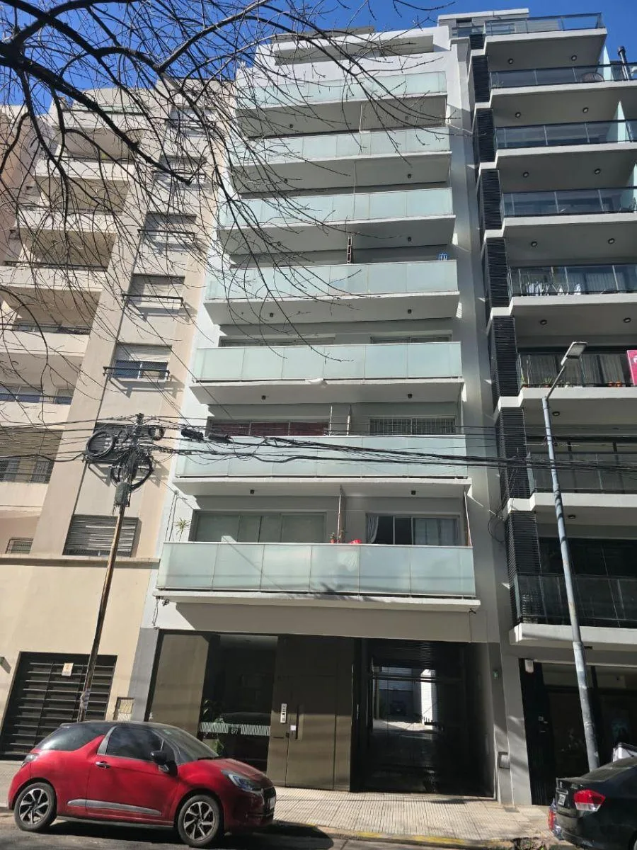 2 ambientes con balcón corrido