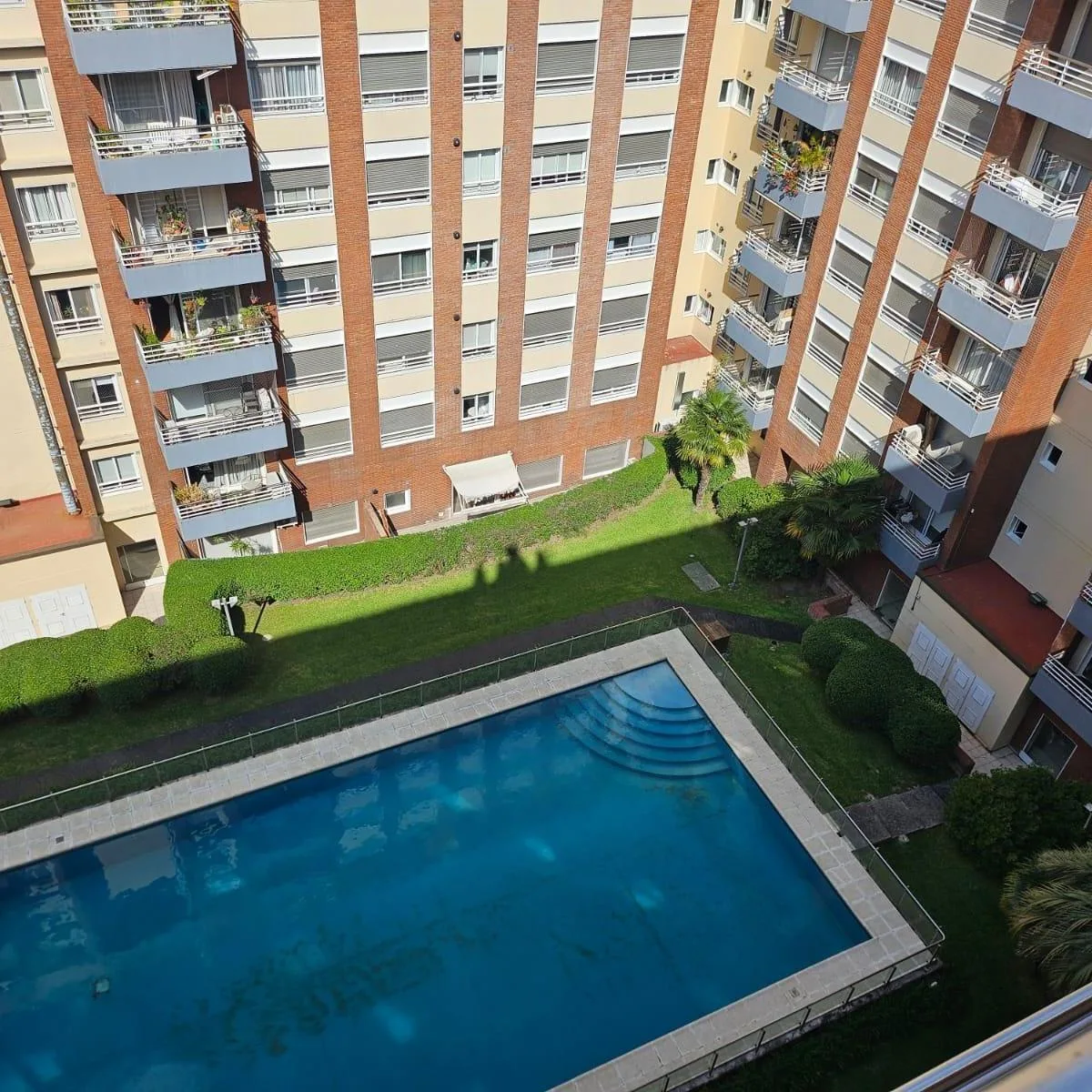 Duplex en piso 8 con balcón