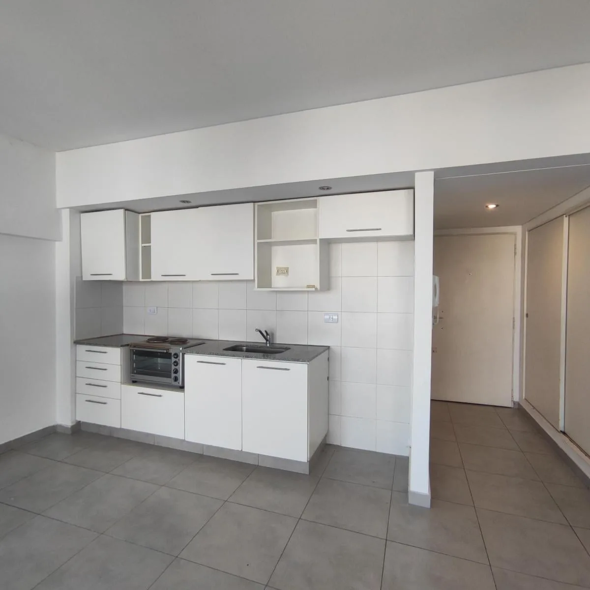Monoambiente con balcón y amenities