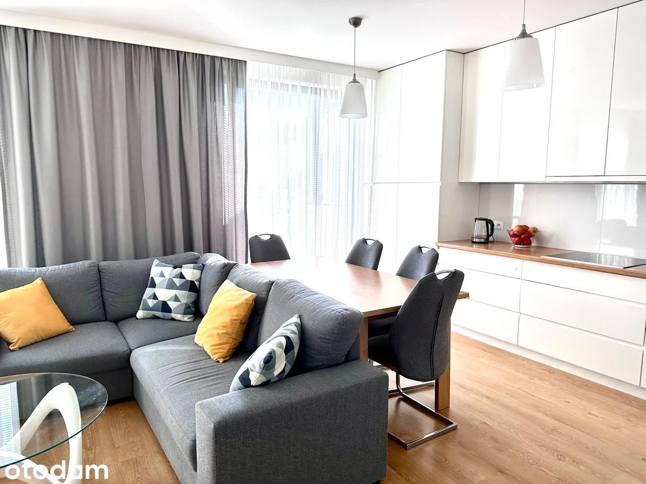 80 m², 2 balcones, aire acondicionado