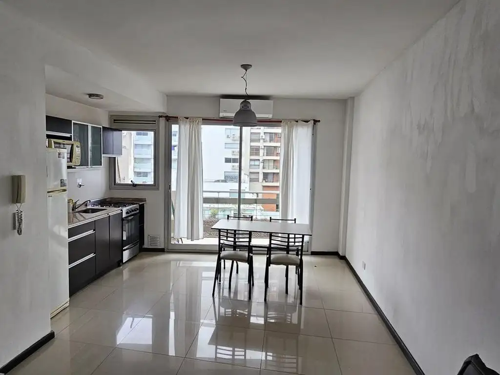 2 ambientes con balcón corrido