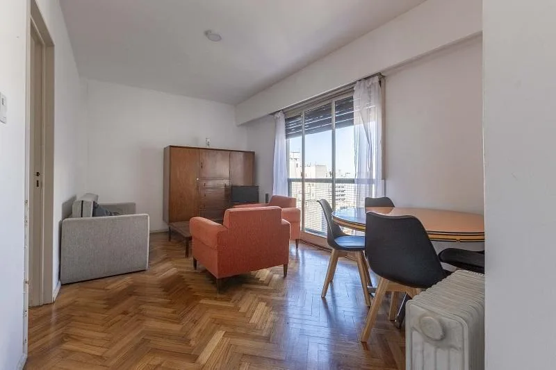 2 ambientes con balcón francés en San Telmo