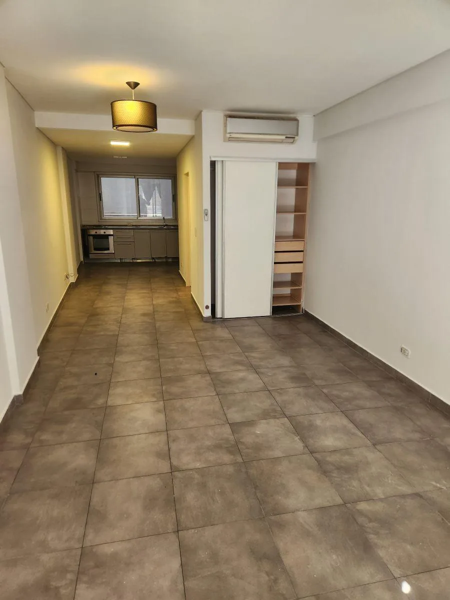 Departamento con balcón al frente