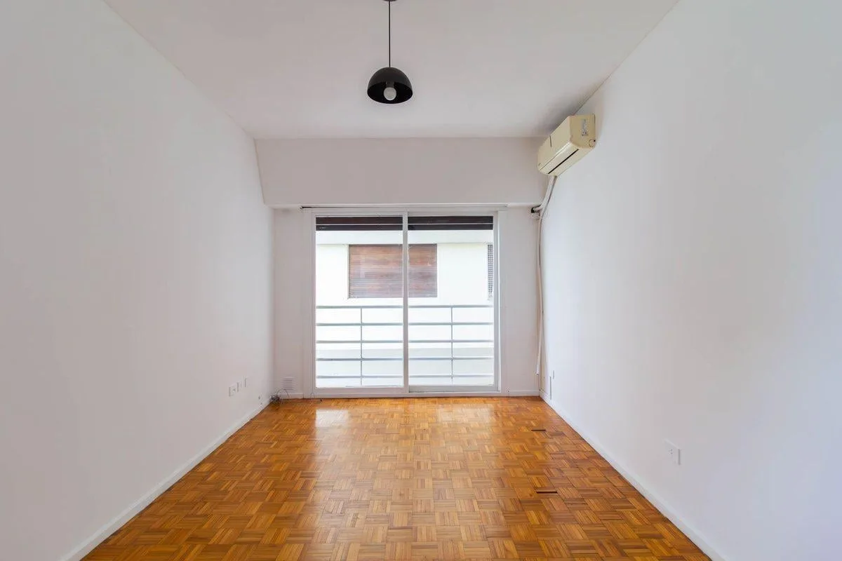 2 ambientes con balcón francés