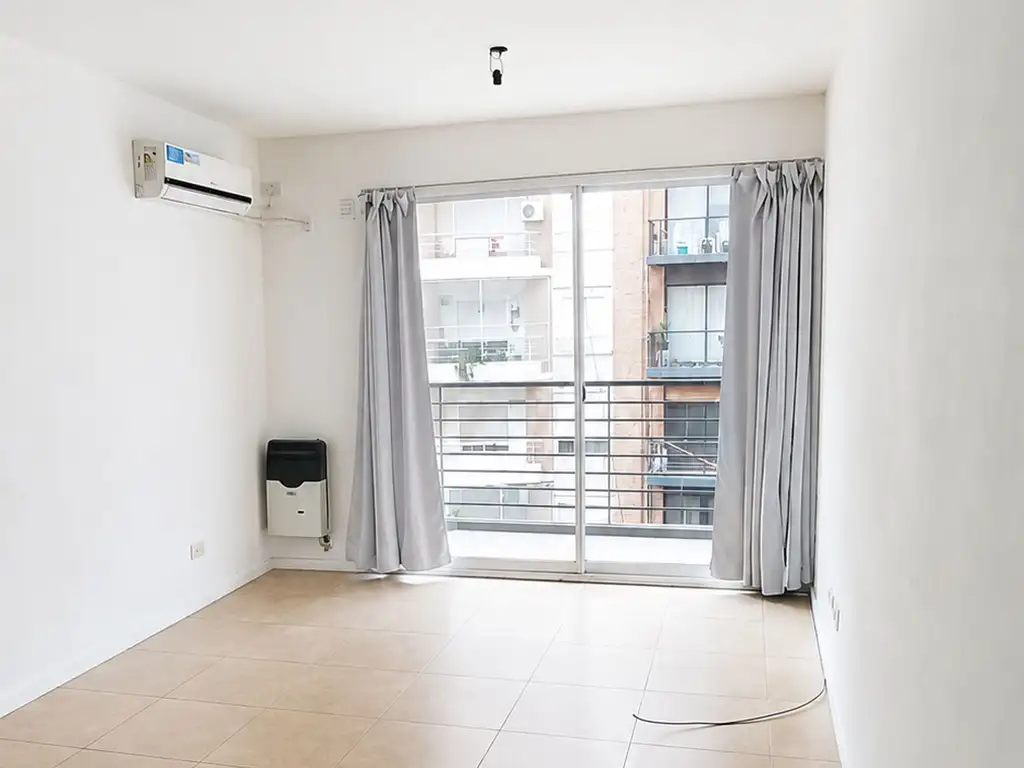 Departamento con balcón en Villa Urquiza