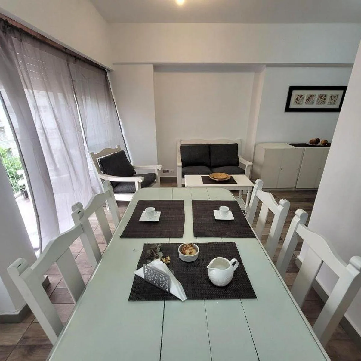 Departamento renovado con balcón