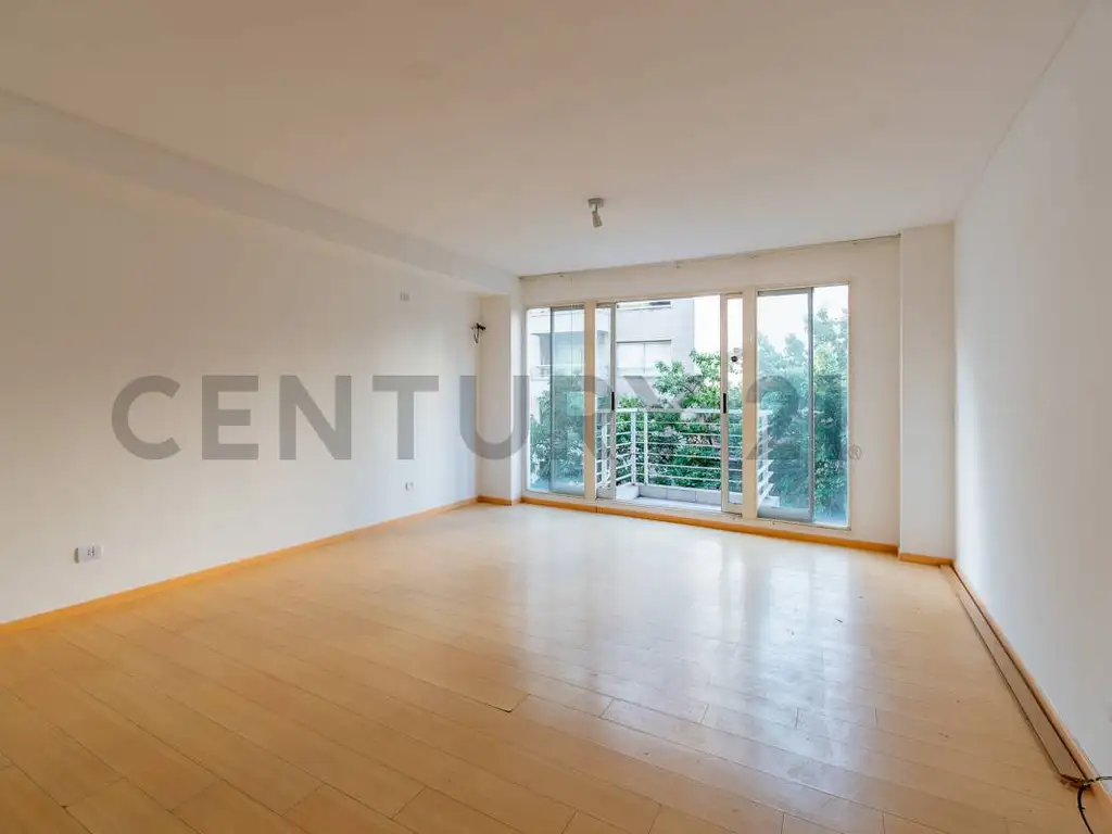 Front-facing studio with balcony