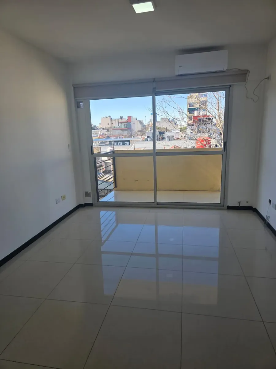 Monoambiente con balcón privado