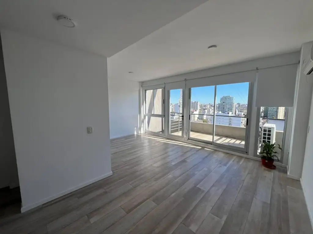 Studio with balcony and parking