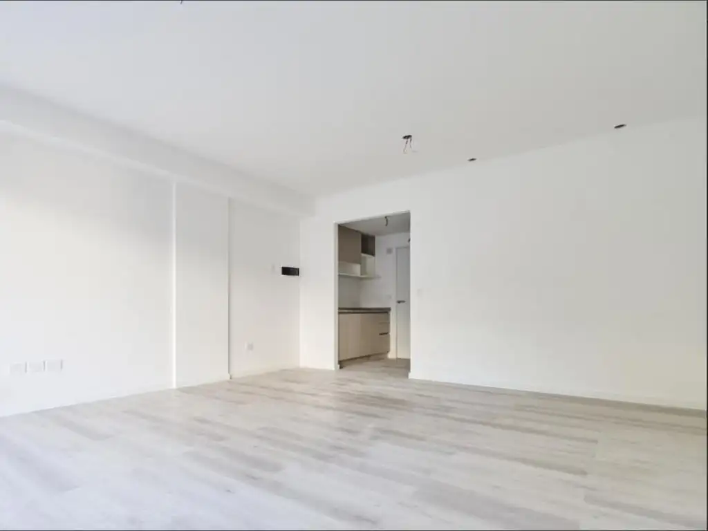Monoambiente con balcón y pileta
