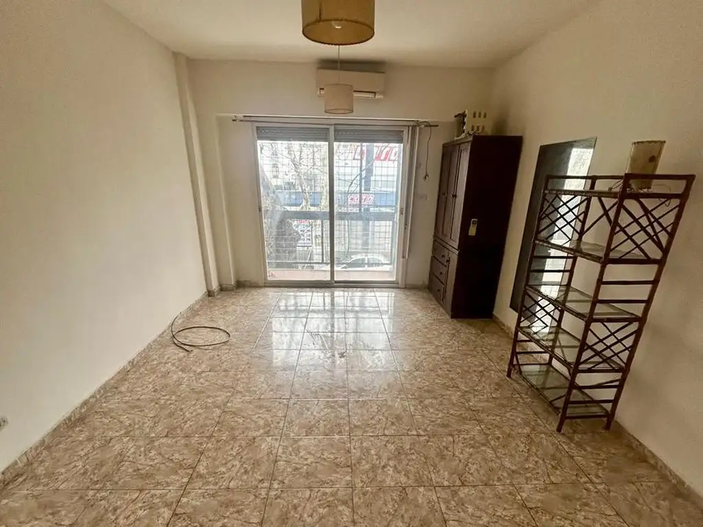 Monoambiente con balcón