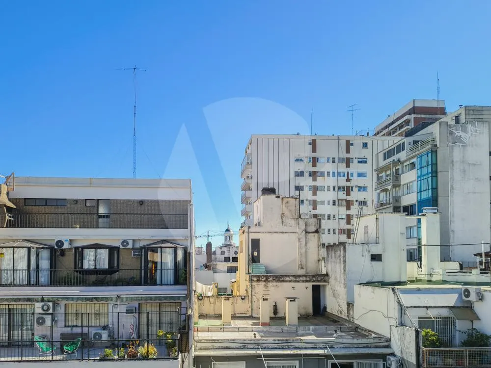Monoambiente con balcón