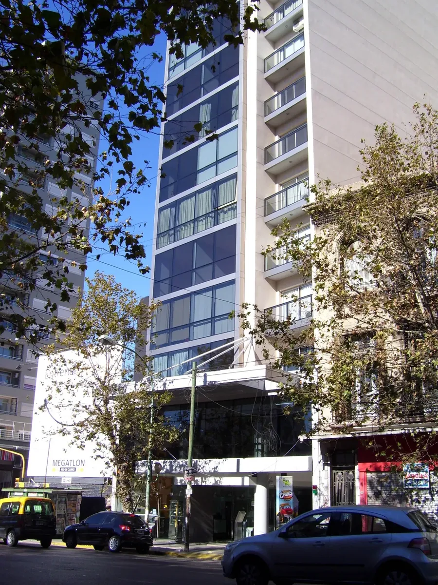 Monoambiente con balcón piso 12