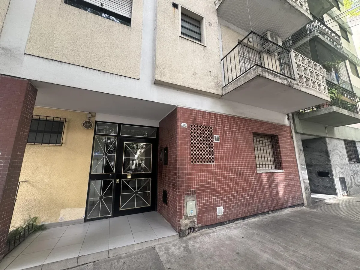 Monoambiente con balcón al frente