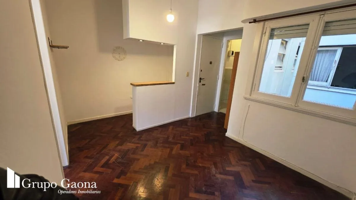 2 ambientes con balcón