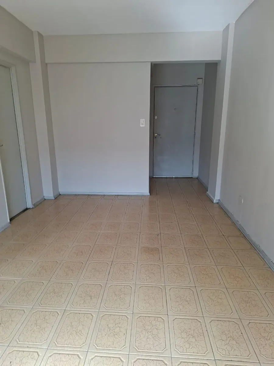 Monoambiente con balcón y A/A