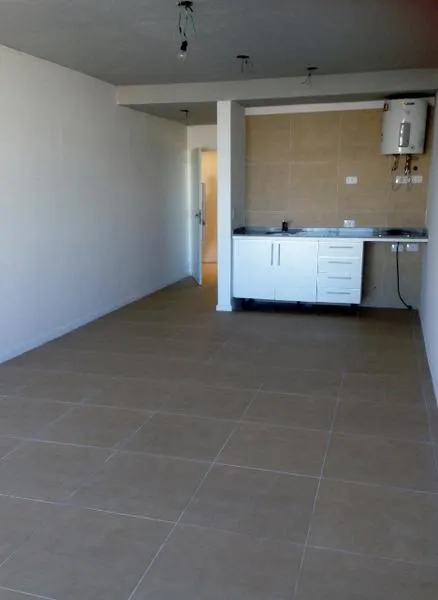 Monoambiente con balcón y terraza