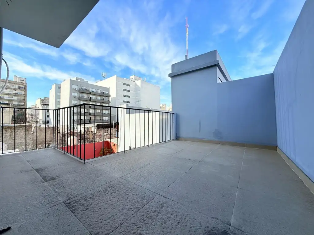 Departamento con balcón terraza