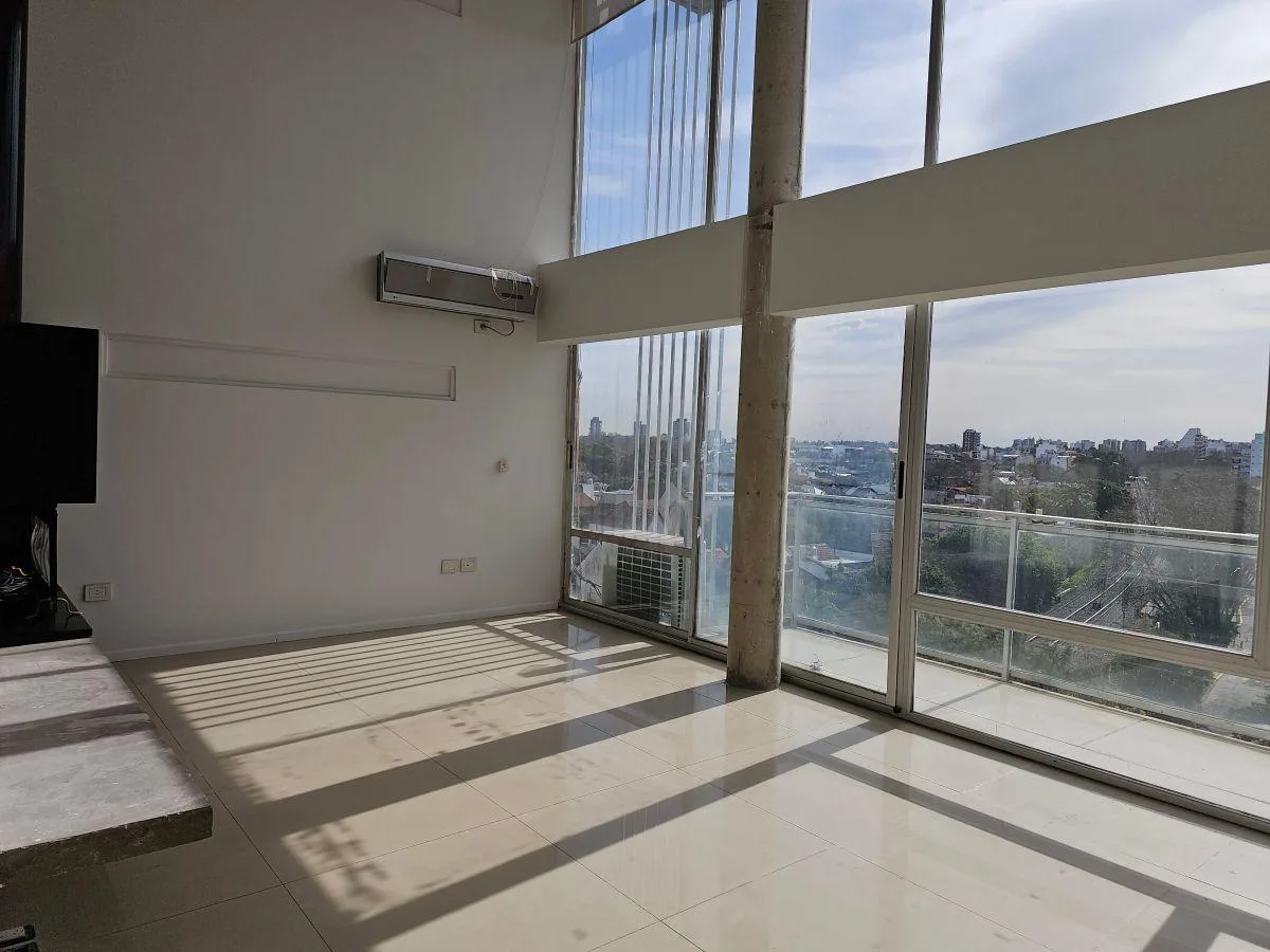 Duplex en La Lucila con cochera y balcón