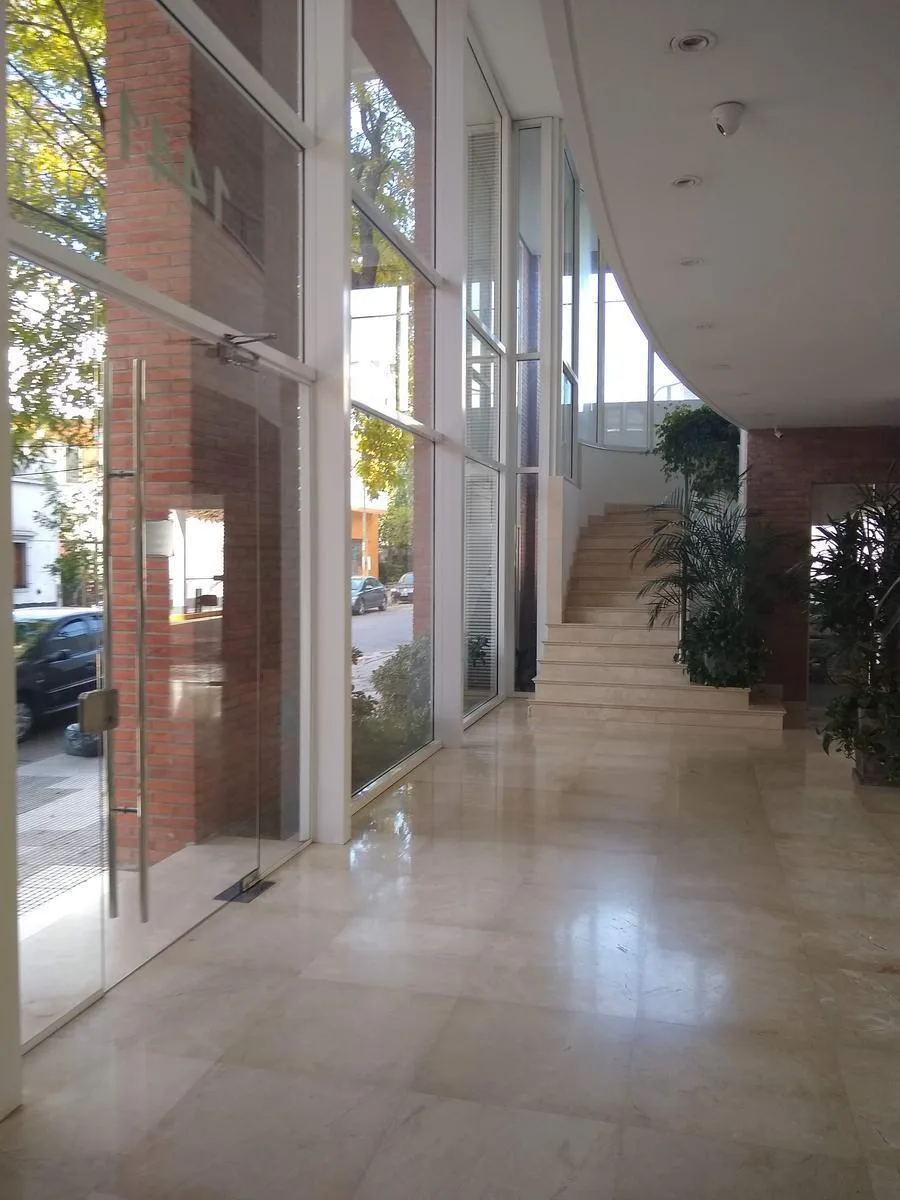 2 ambientes con balcón corrido