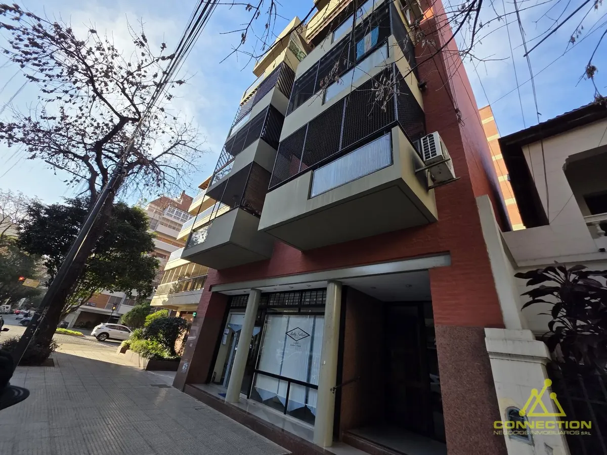 2 ambientes al frente con balcón
