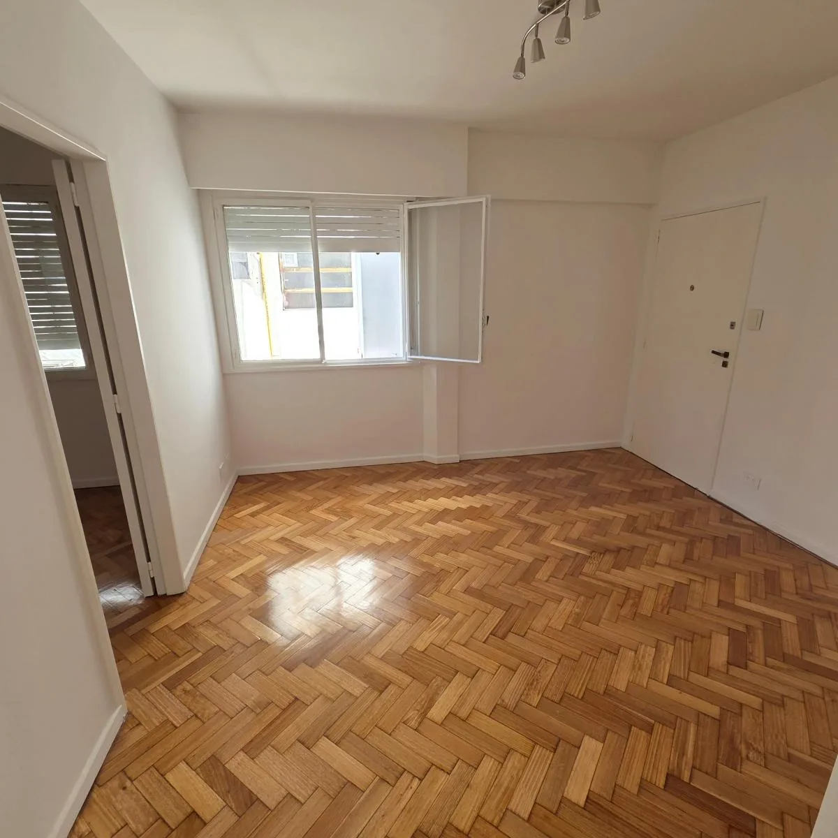 Renovated 1BR 2-room apartment
