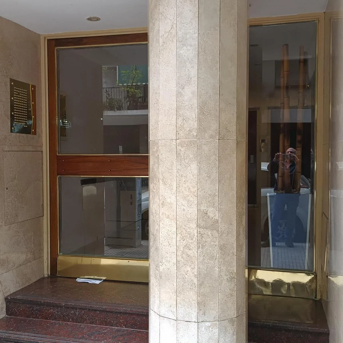 Departamento al frente con balcón