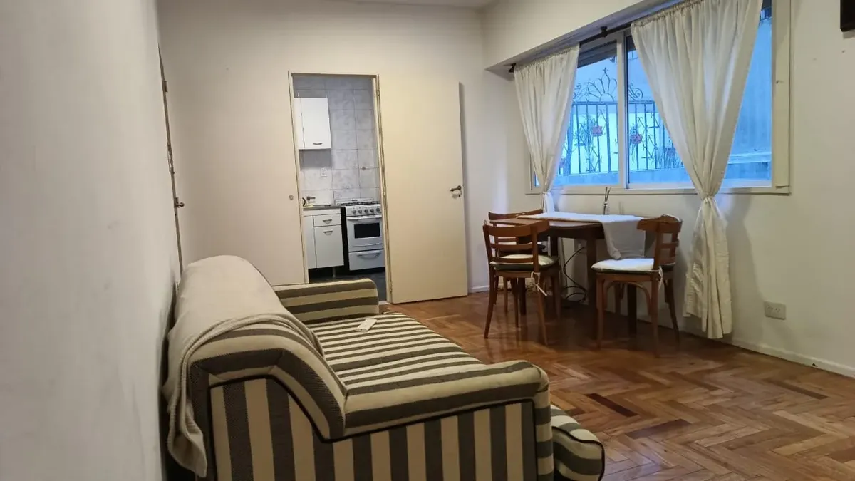 Monoambiente en Recoleta con balcón
