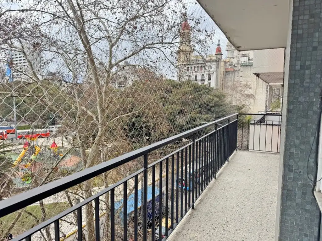 Departamento con balcón en Monserrat