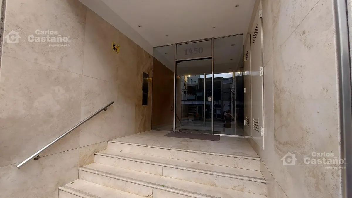1 ambiente con balcón y vista abierta