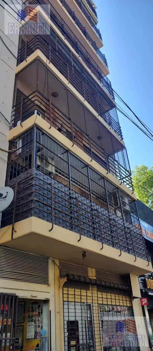 3 ambientes con balcón corrido