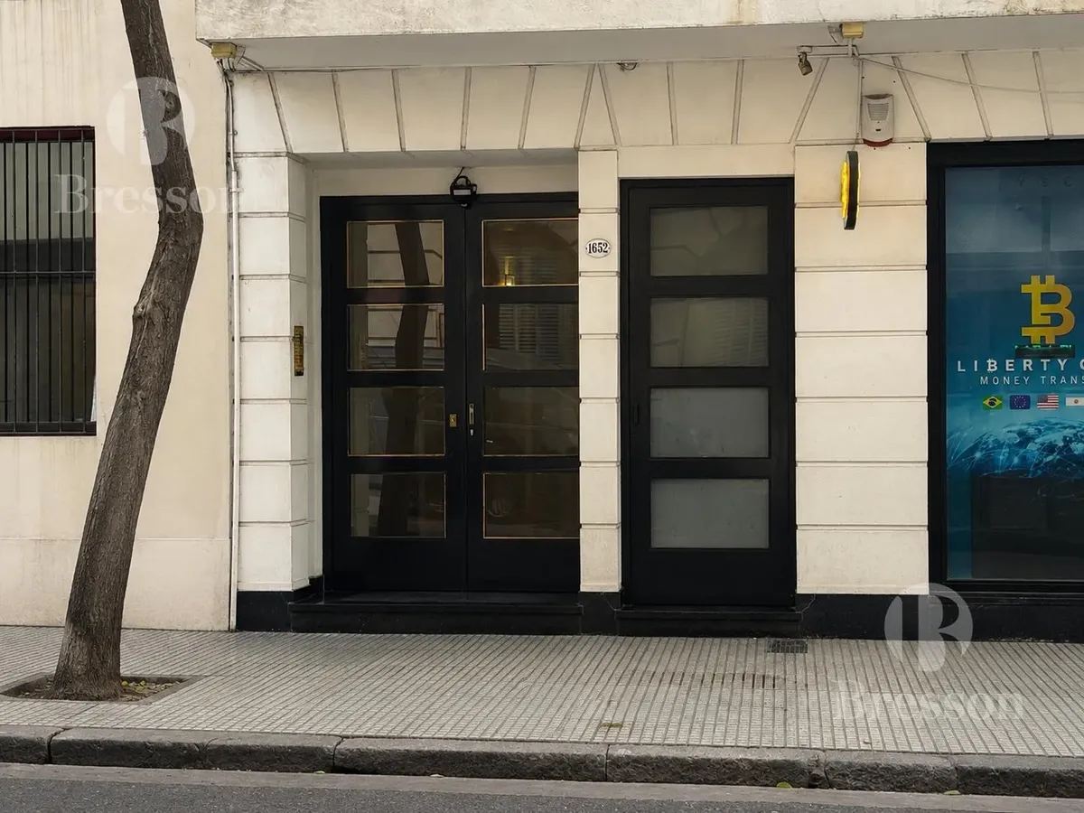 Departamento De 3 Ambientes En Alquiler. Recoleta