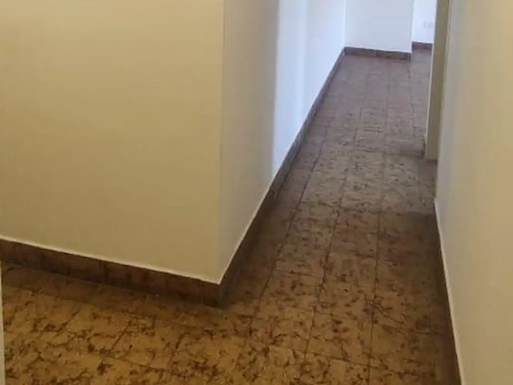Departamento con balcón corrido
