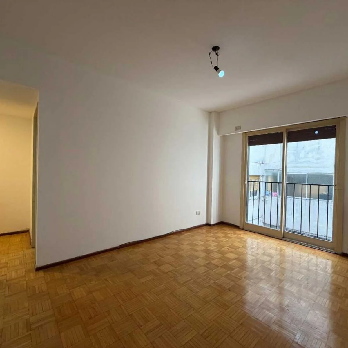 2-room apartment with French balcony