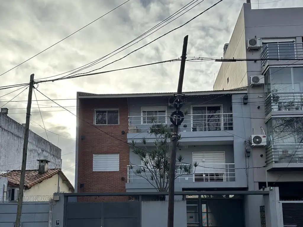 Departamento con balcón corrido
