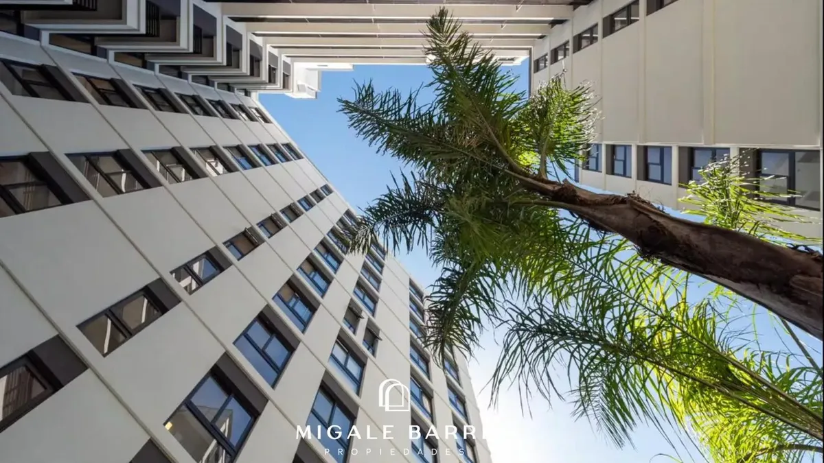 Monoambiente con balcón